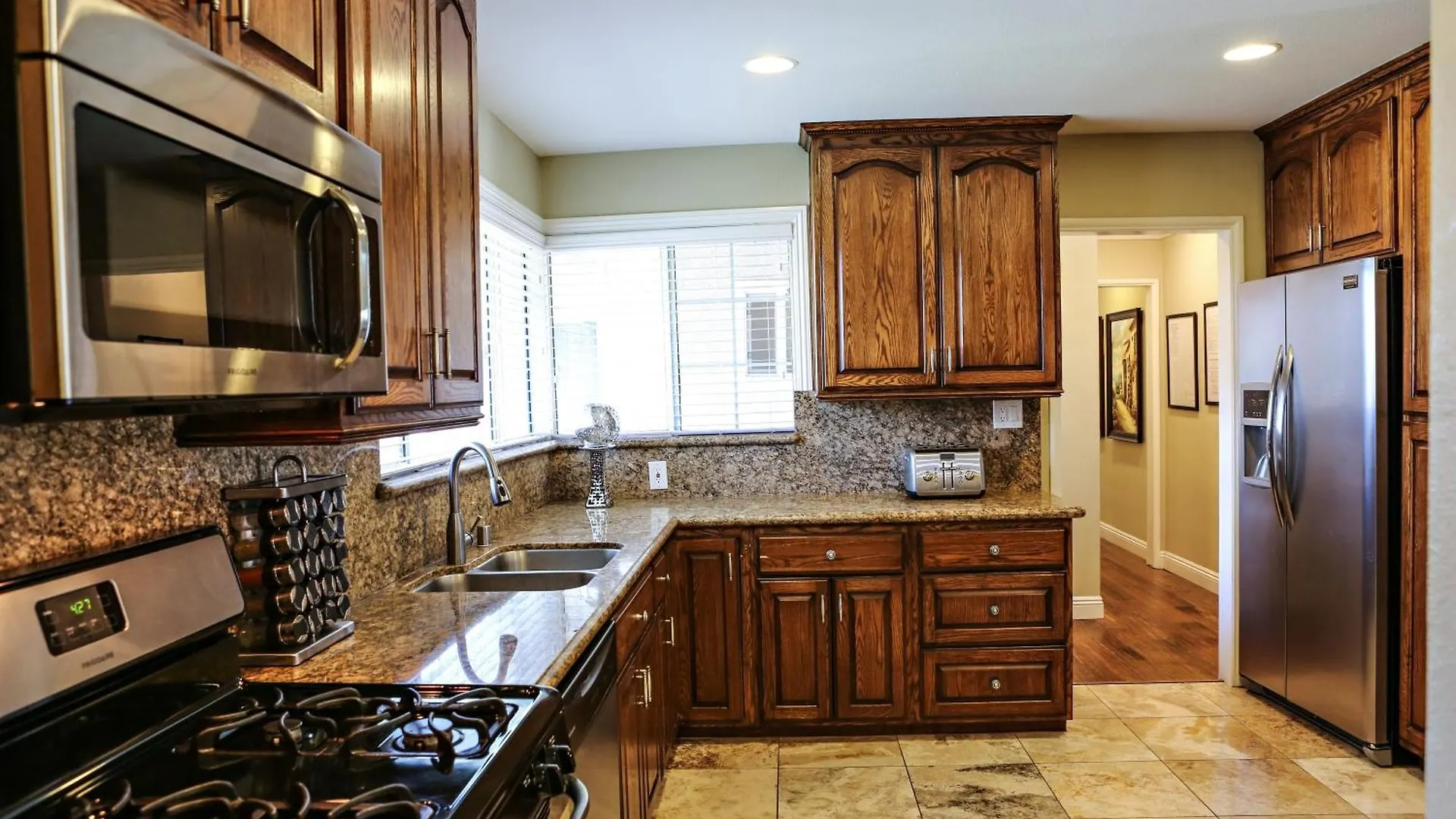 Amazing 5 Bedroom, 1/2 Mile To Disneyland 1/4 Mile To Anaheim Convention Ctr