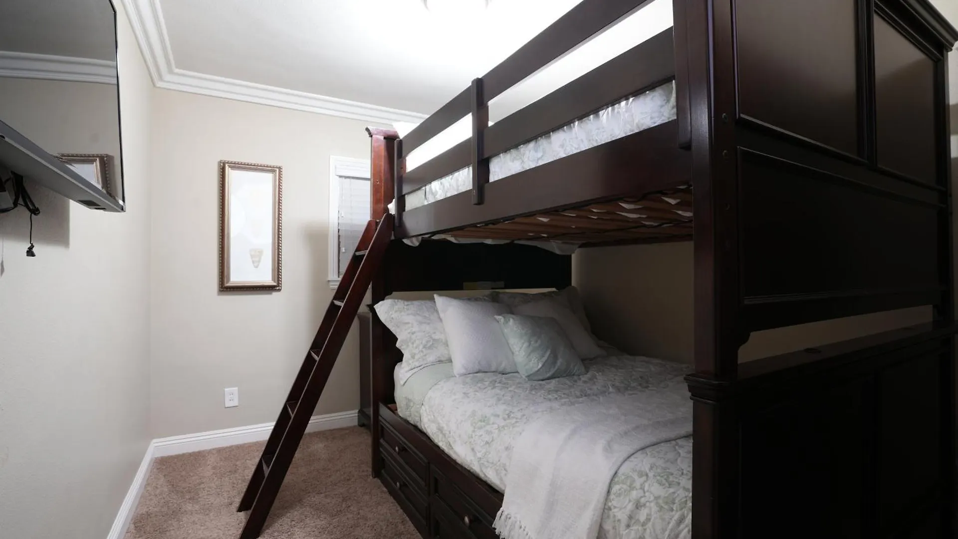 Amazing 5 Bedroom, 1/2 Mile To Disneyland 1/4 Mile To Anaheim Convention Ctr 0*,  미국