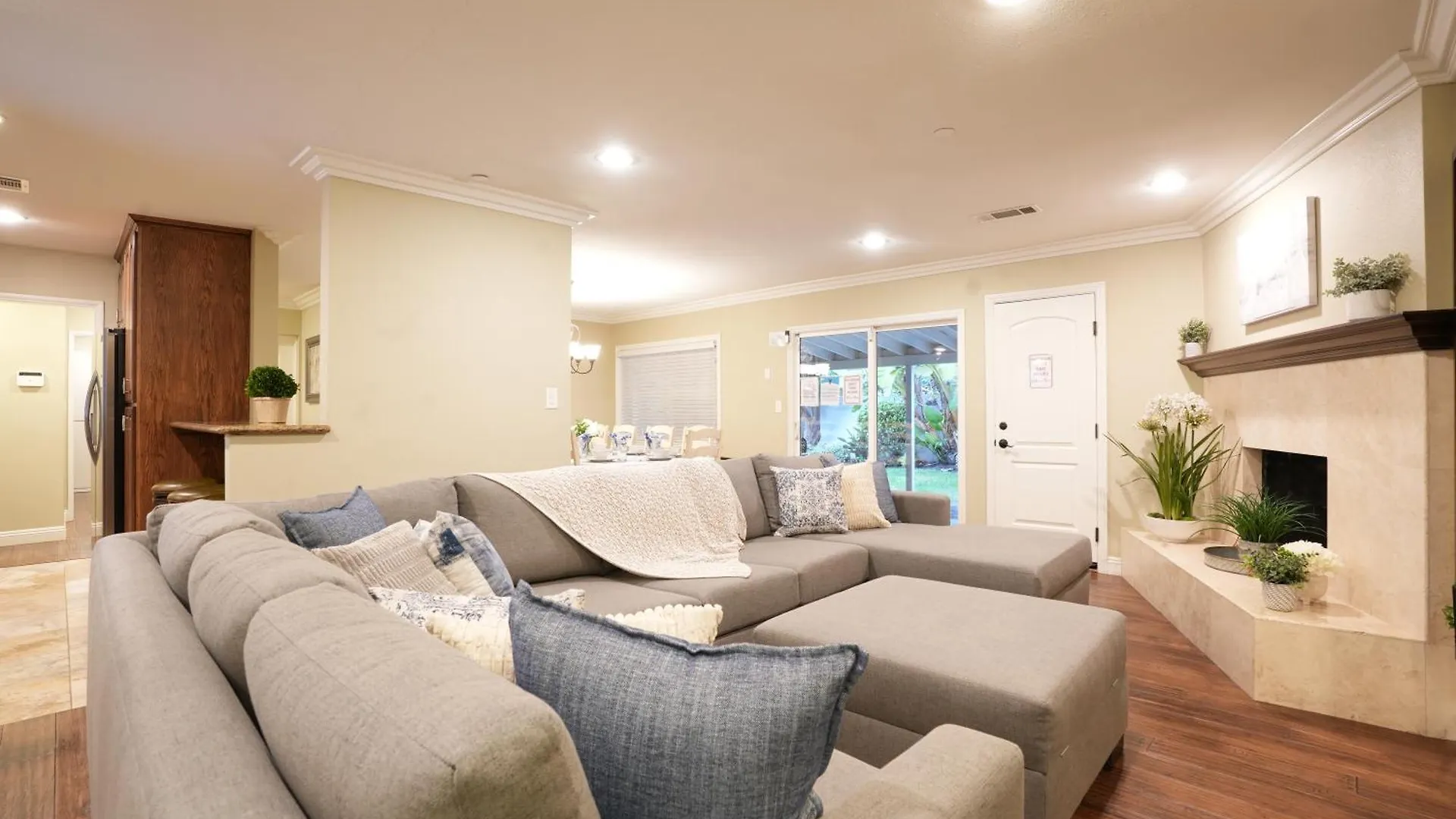 펜션 Amazing 5 Bedroom, 1/2 Mile To Disneyland 1/4 Mile To Anaheim Convention Ctr