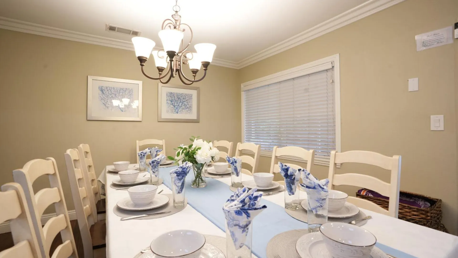 Amazing 5 Bedroom, 1/2 Mile To Disneyland 1/4 Mile To Anaheim Convention Ctr 0*,  미국