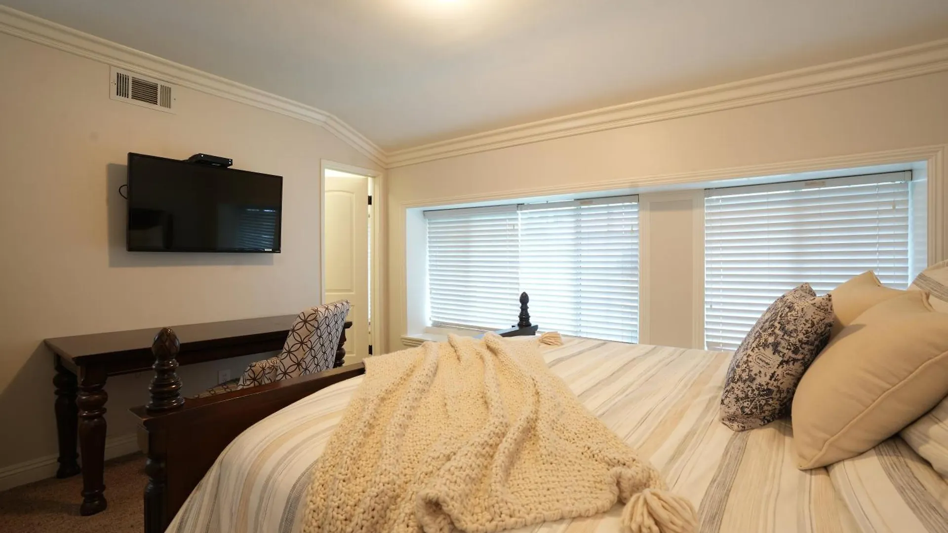 펜션 Amazing 5 Bedroom, 1/2 Mile To Disneyland 1/4 Mile To Anaheim Convention Ctr