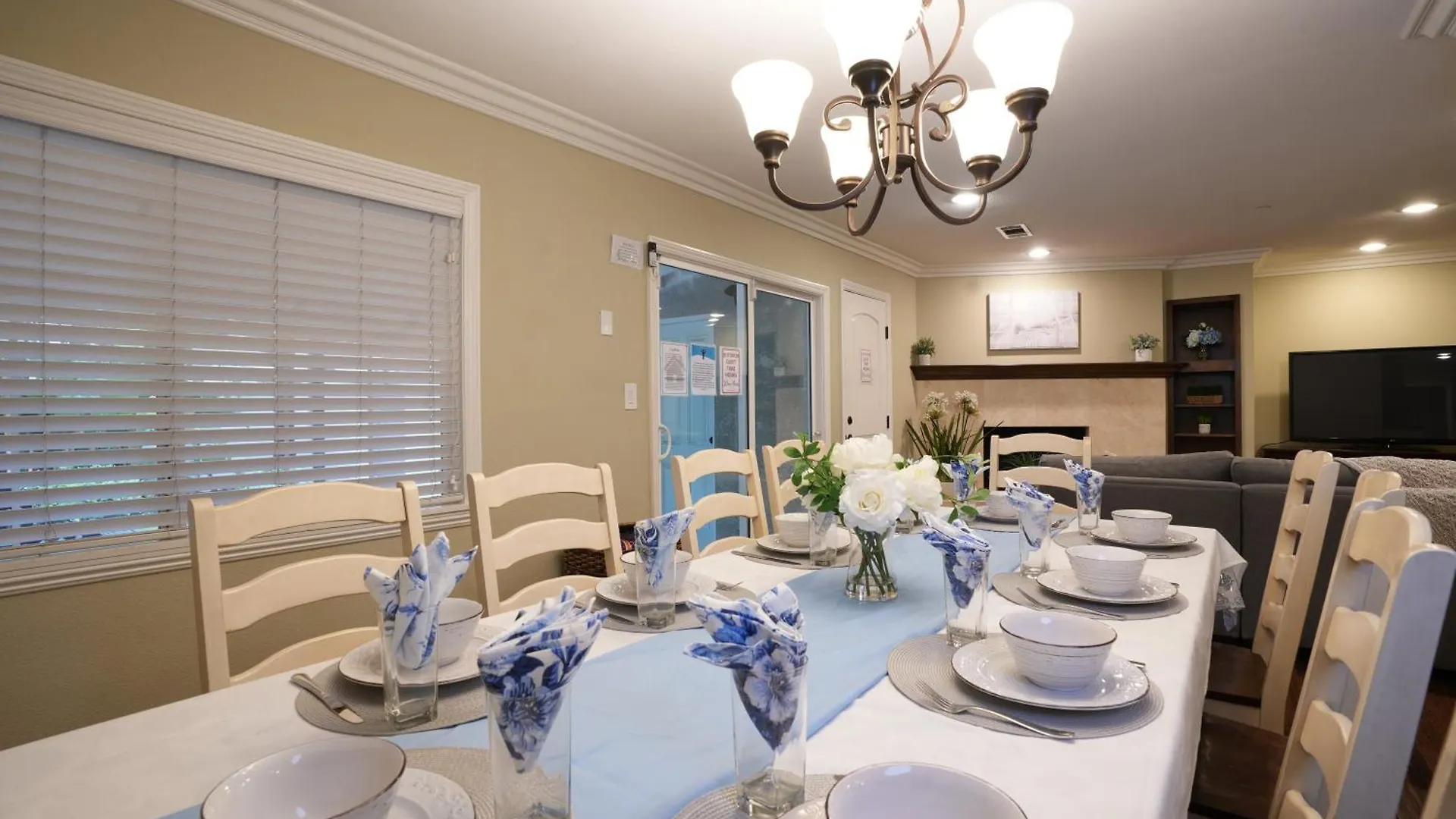Amazing 5 Bedroom, 1/2 Mile To Disneyland 1/4 Mile To Anaheim Convention Ctr