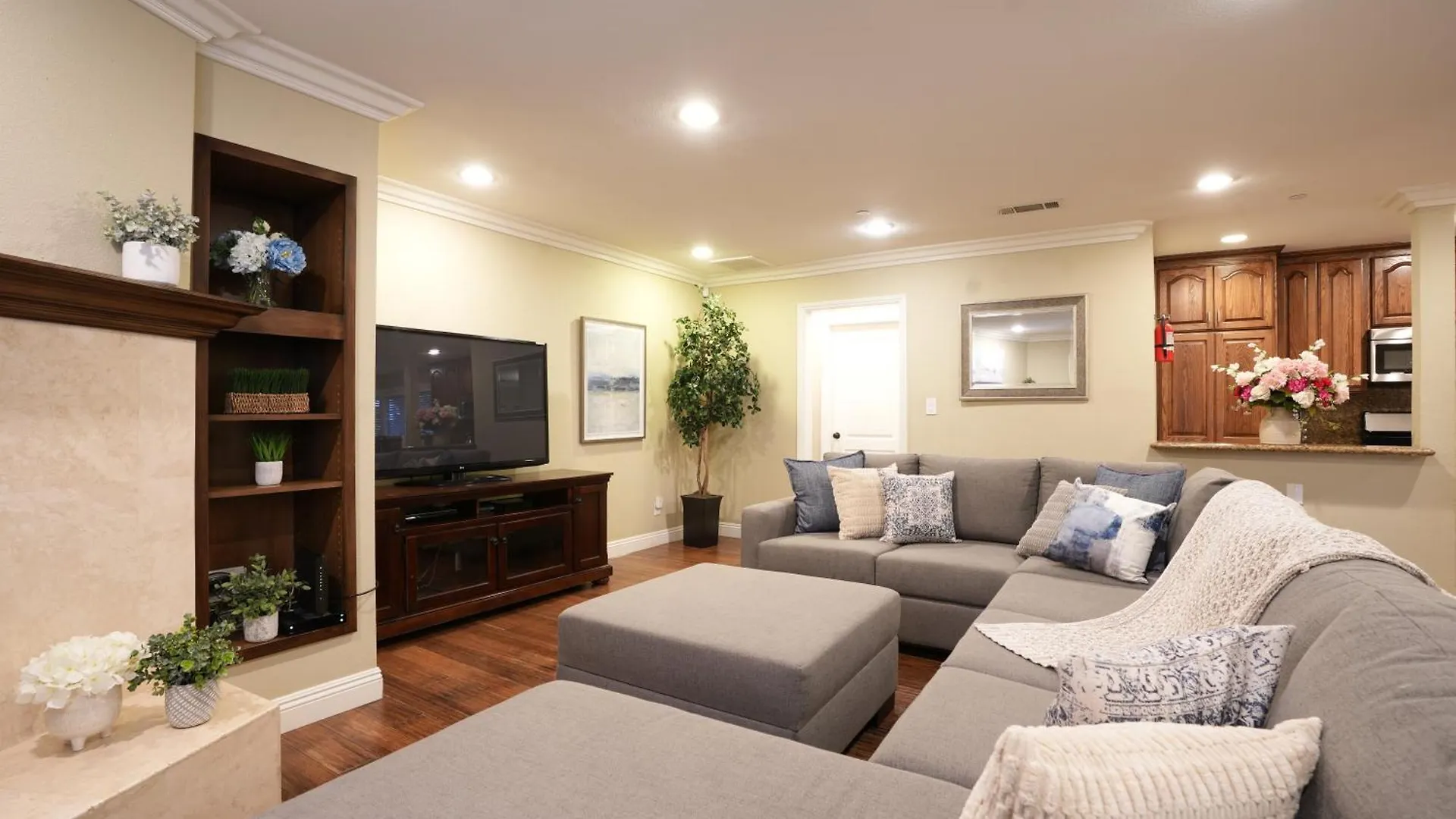 Amazing 5 Bedroom, 1/2 Mile To Disneyland 1/4 Mile To Anaheim Convention Ctr 0*,  미국